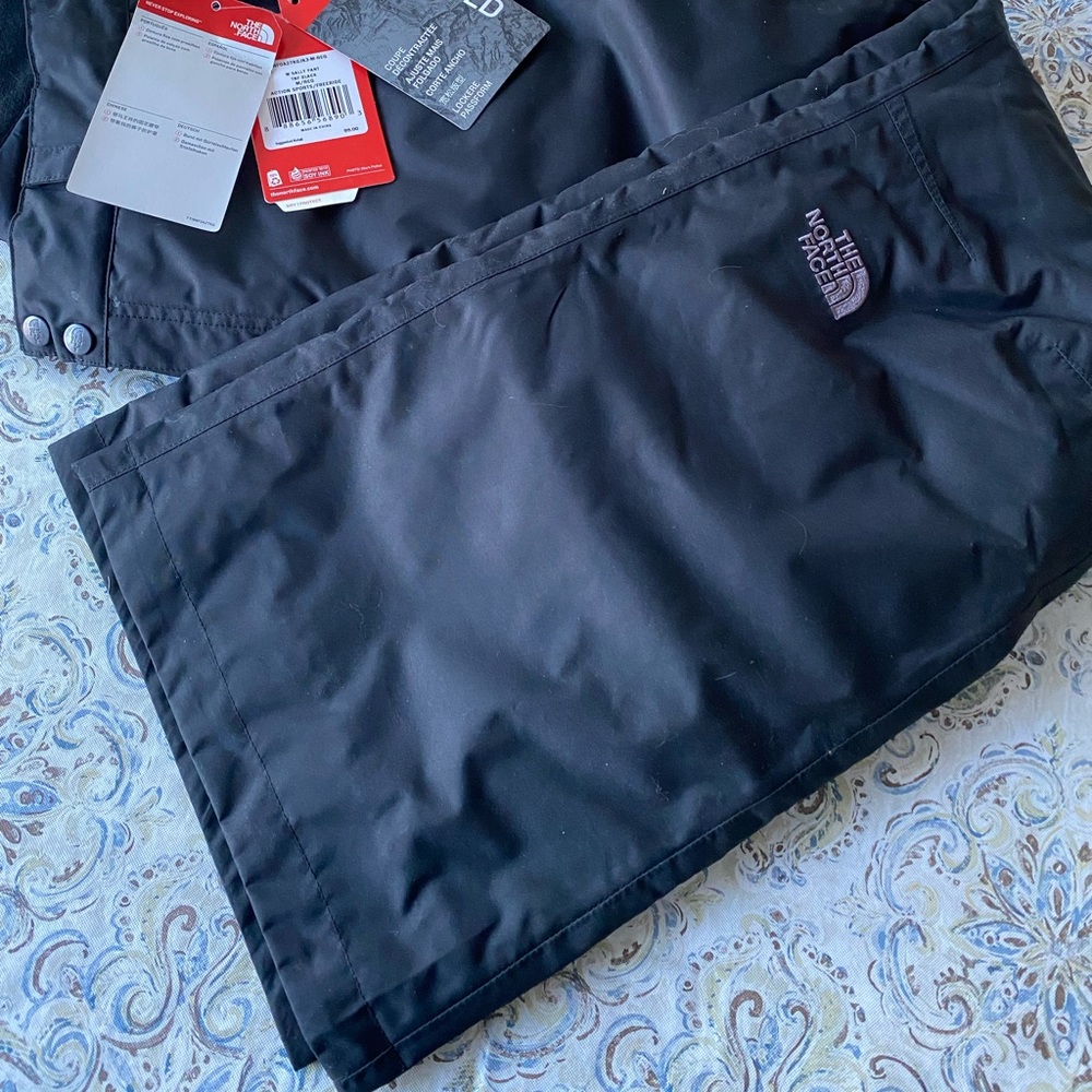 Woman’s North Face snow/ski pants